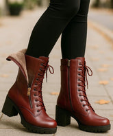 Comprar bota feminina tratorada forrada coturno vinho com salto grosso e cano alto para inverno com conforto térmico e estilo urbano em promoção AREZZO